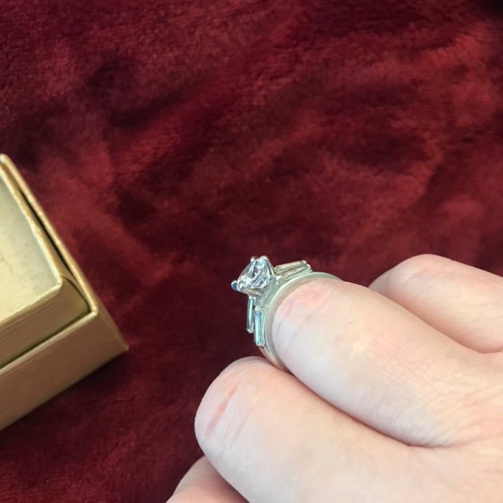 CZ Wedding set; 2ctw round w/baguettes, sz 7 - Picture 3 of 7